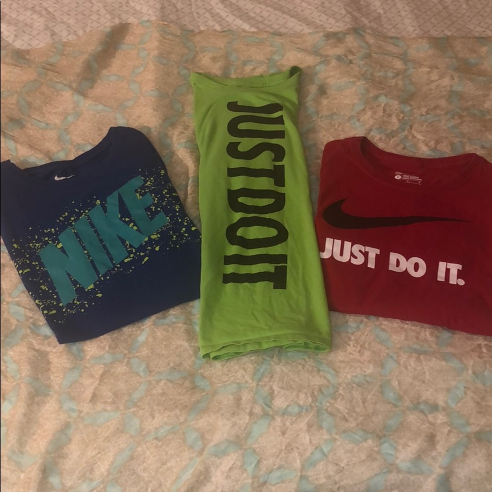 NIKE T SHIRTS SIZE L